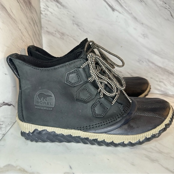 SOREL Out 'N About Plus Boot - Black Leather - Size 7.5 - Picture 5 of 13